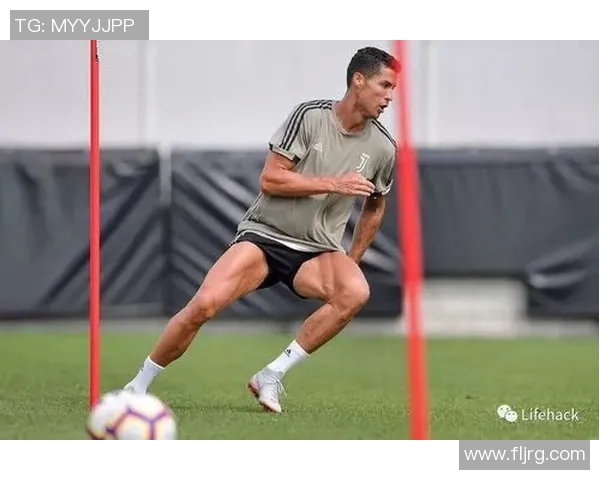 足球明星腹肌对比视频揭秘谁才是最强肌肉男神的真实身材对决